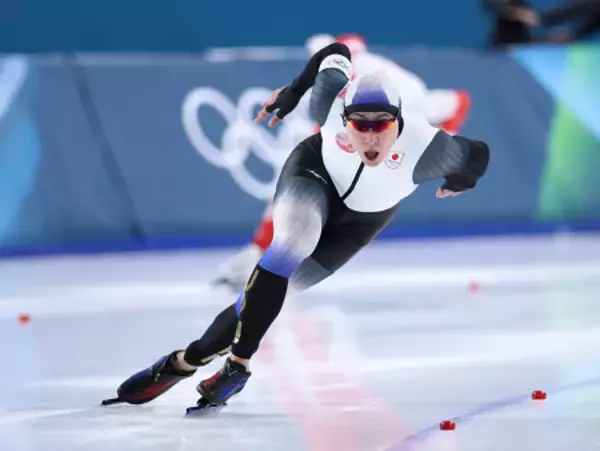 滑走する新濱　五輪