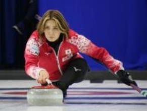 ストーンを投じる吉村