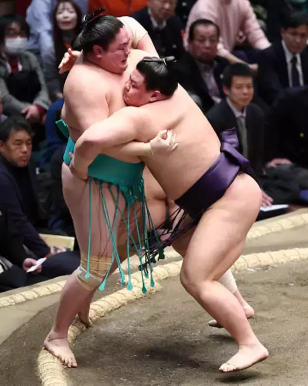 義ノ富士の寄り切り