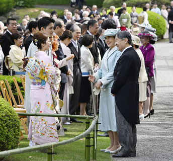 「りくりゅう」ら招き春の園遊会