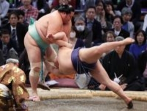 琴桜のすくい投げ