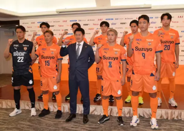 吉田新監督「戦う集団に」＝Ｊ１清水が新体制発表