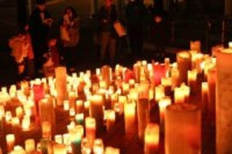 被災地に追悼のろうそく