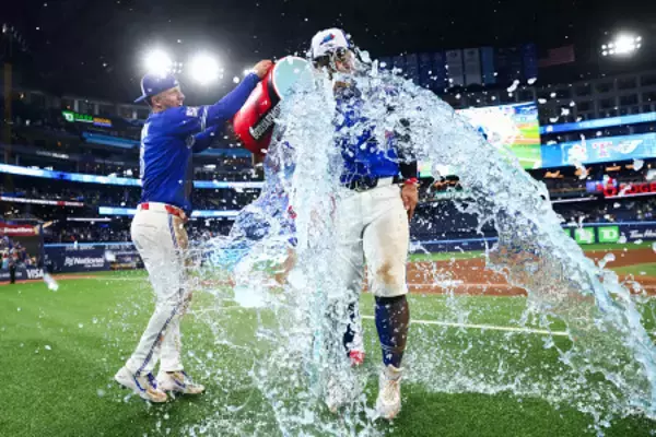 祝福される岡本　大リーグ