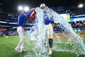 祝福される岡本　大リーグ