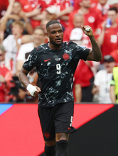 喜ぶラリン　Ｗ杯サッカー