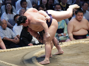 義ノ富士の上手投げ