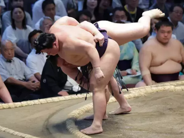 義ノ富士の上手投げ