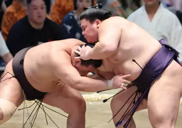 義ノ富士、また横綱撃破＝大相撲名古屋場所