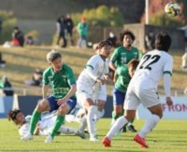 ボールを追うカズ　サッカーＪＦＬ