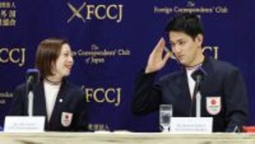 会見する「りくりゅう」　五輪