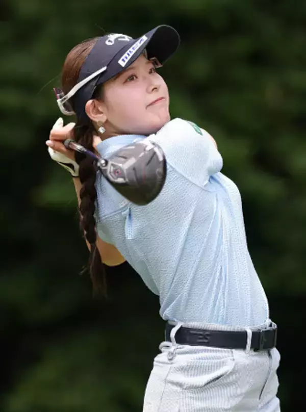 吉田のティーショット　女子ゴルフ