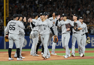 喜ぶロッテナイン　プロ野球