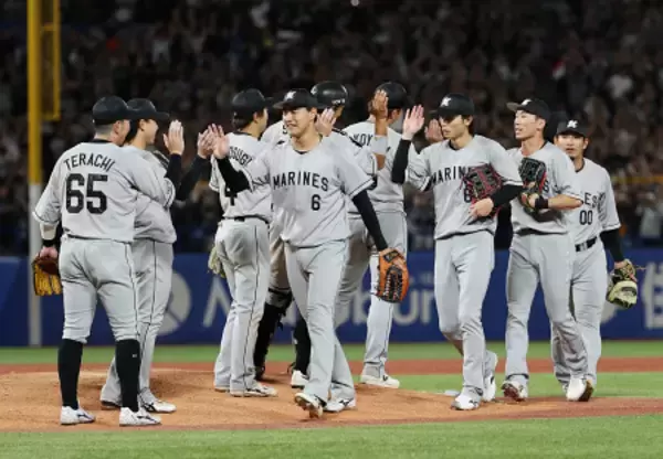 喜ぶロッテナイン　プロ野球