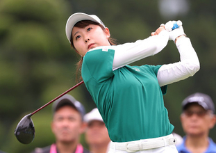 稲垣のティーショット　女子ゴルフ