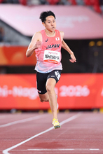 決勝で力走する石山　アジアパラ大会