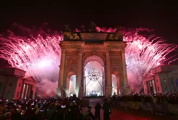 打ち上げられた花火　五輪