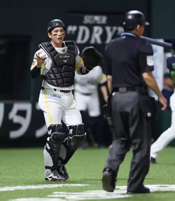 捕手の栗原　プロ野球