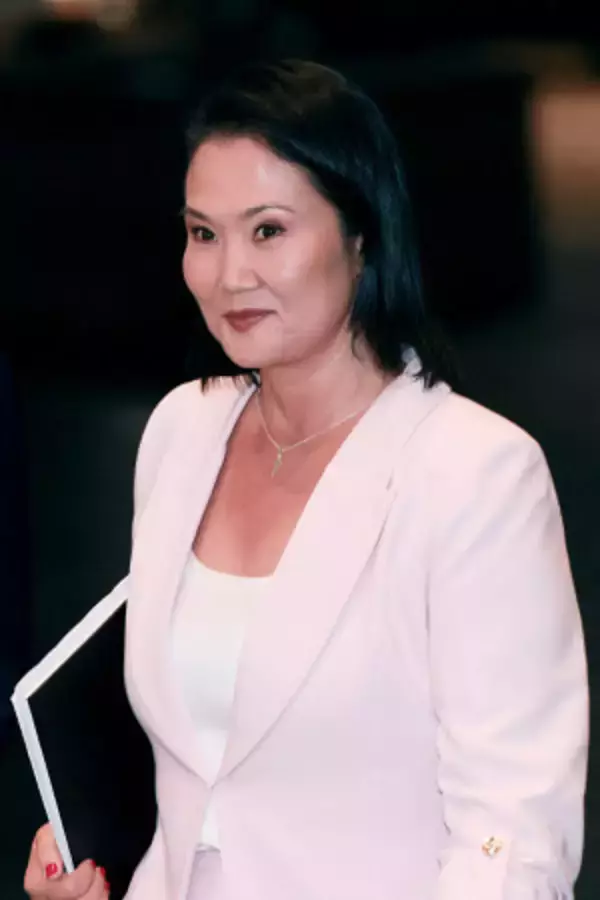 ４度目挑戦のフジモリ氏長女リード