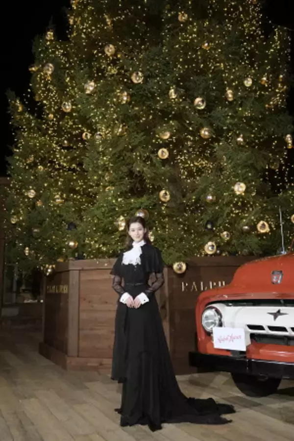 ＳＡＮＡさんがツリー点灯式に出席