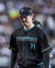 ベンチに戻る有原　プロ野球