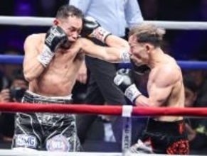 打ち合うドネアと堤　ボクシング世界戦