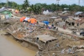 豪雨死者１１００人超に