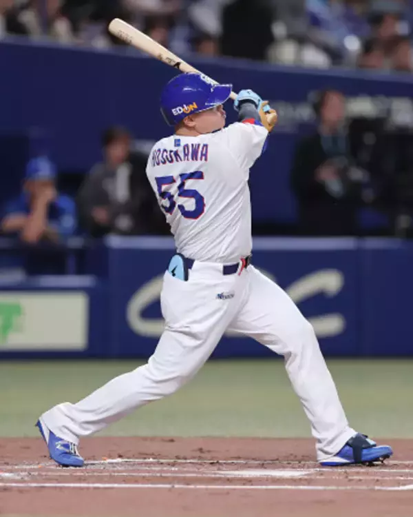 細川の先制２ラン　プロ野球オープン戦