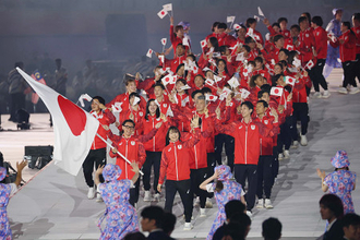入場行進する日本選手団　アジア大会