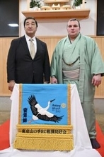 安青錦にコウノトリの化粧まわし＝ウクライナの国鳥―大相撲