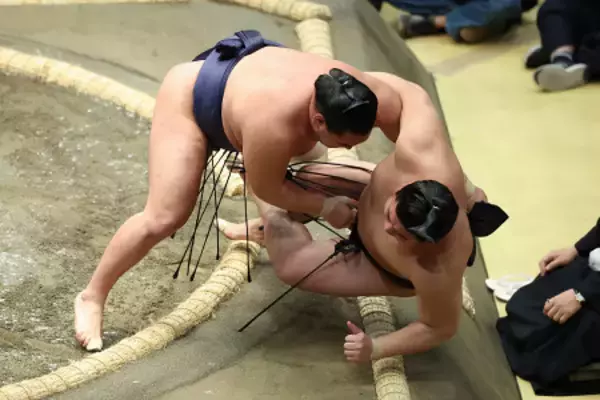 豊昇龍の寄り倒し