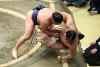 豊昇龍の寄り倒し