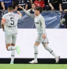 喜ぶ藤本　Ｊリーグ