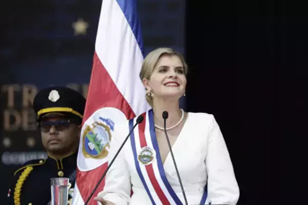 フェルナンデス大統領就任