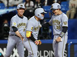「祝福される嶋村　プロ野球」の画像1