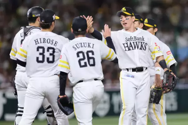 喜ぶ栗原ら　プロ野球