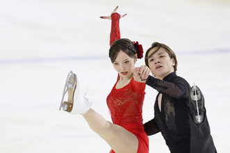 宇野昌磨、手応えのデビュー＝本田真凜と組んで復帰―フィギュアスケートのアイスダンス