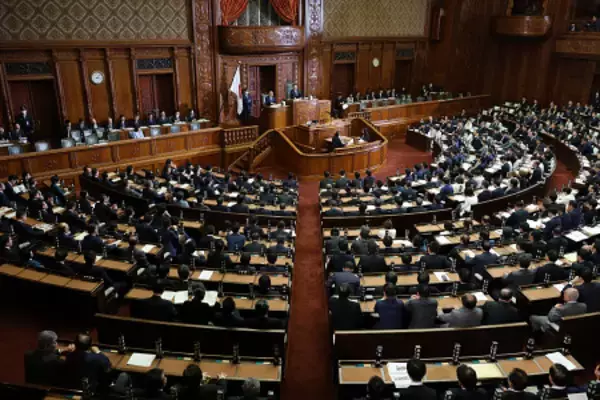 ガソリン減税法案が衆院通過