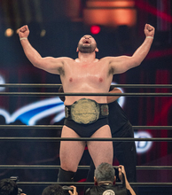 ウルフ、プロレス初戦勝利