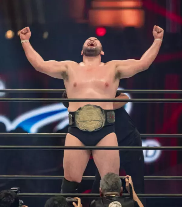 ウルフ、プロレス初戦勝利