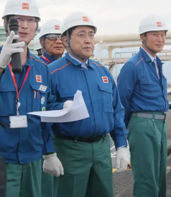 赤沢経産相が石油備蓄基地視察