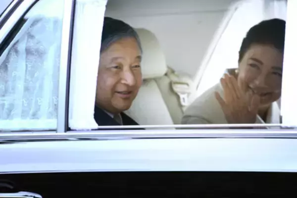 両陛下、上皇ご夫妻にあいさつ＝オランダ、ベルギー訪問終え