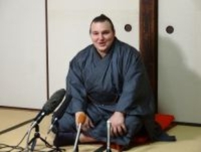 喜びを語る安青錦