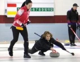 ストーンを投じる吉村