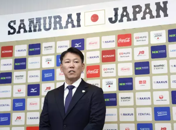 質問に答える井端監督　野球