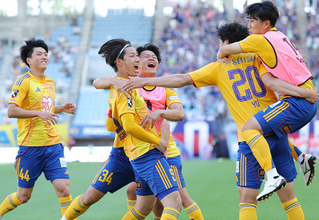 祝福される菅田　Ｊリーグ