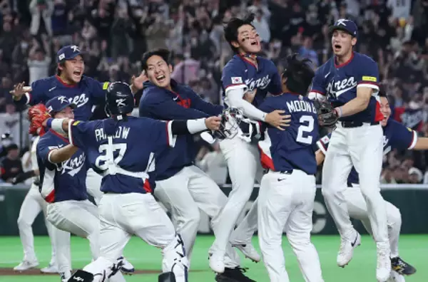 喜ぶ韓国ナイン　野球