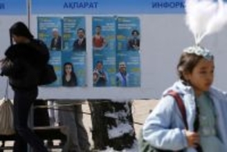 カザフで改憲問う国民投票