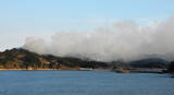 「煙が立ち上る大槌町の山林」の画像1