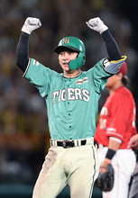 喜ぶ熊谷　プロ野球